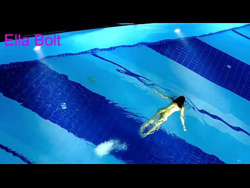 ❤️ Ma nistax nieqaf nara, blonda żagħżugħa maqbuda tgħum nuda fil-pool tar-resort ELLA BOLT ️ Video tal-ħakk fil-porn mt.com-porn-zog.ru ❌
