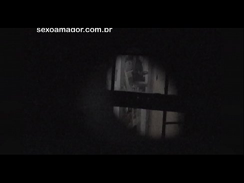 ❤️ Blondie tiġi filmata segretament minn voyeur tal-viċinat moħbi wara briks vojta ️ Video tal-ħakk fil-porn mt.com-porn-zog.ru ❌